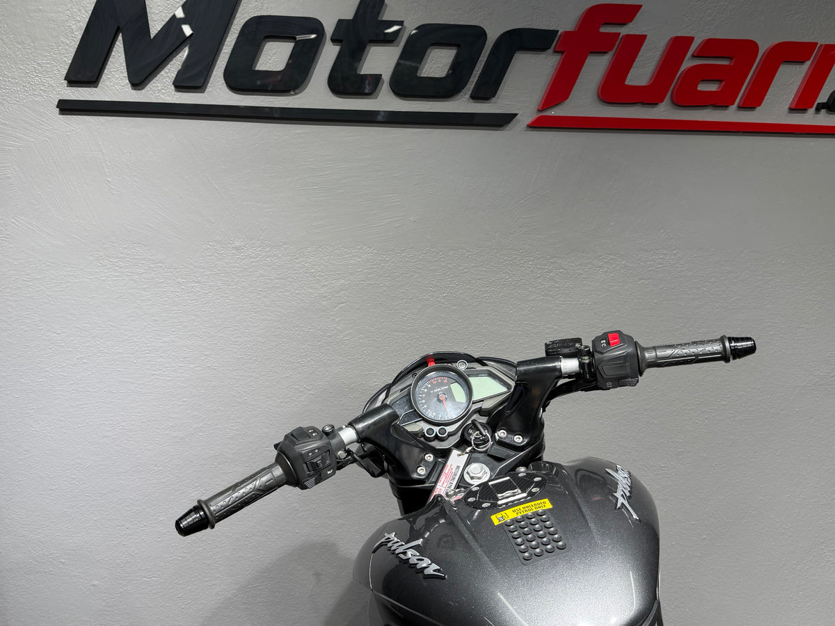 BAJAJ PULSAR NS 200 ABS