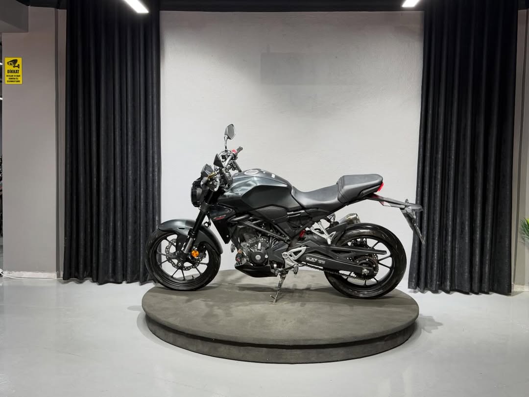 HONDA CB250R 2022 3