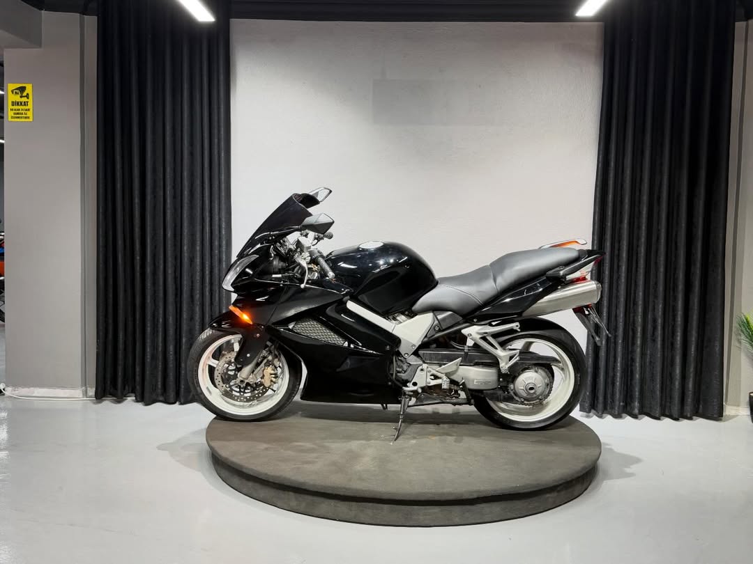 HONDA VFR 800 2006 3