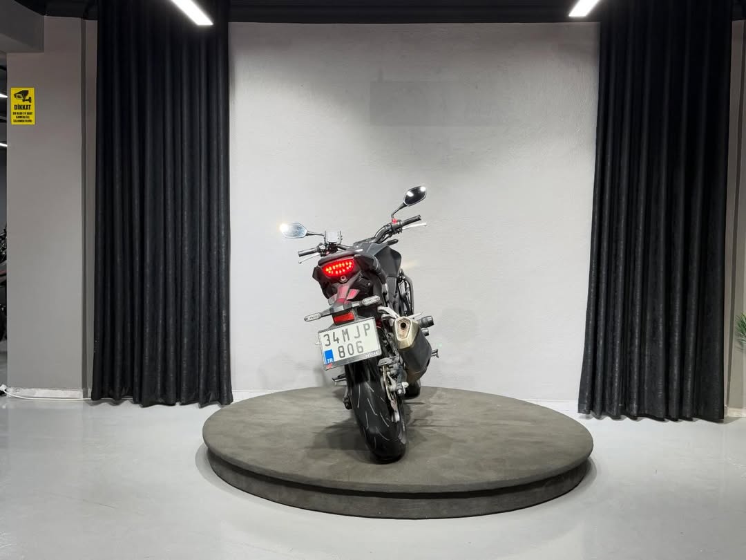 HONDA CB250R 2022 4