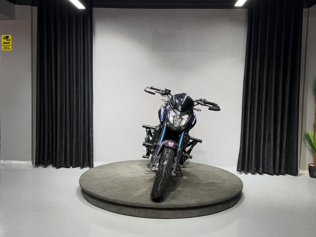 BAJAJ DOMINAR 400 UG 2024 2