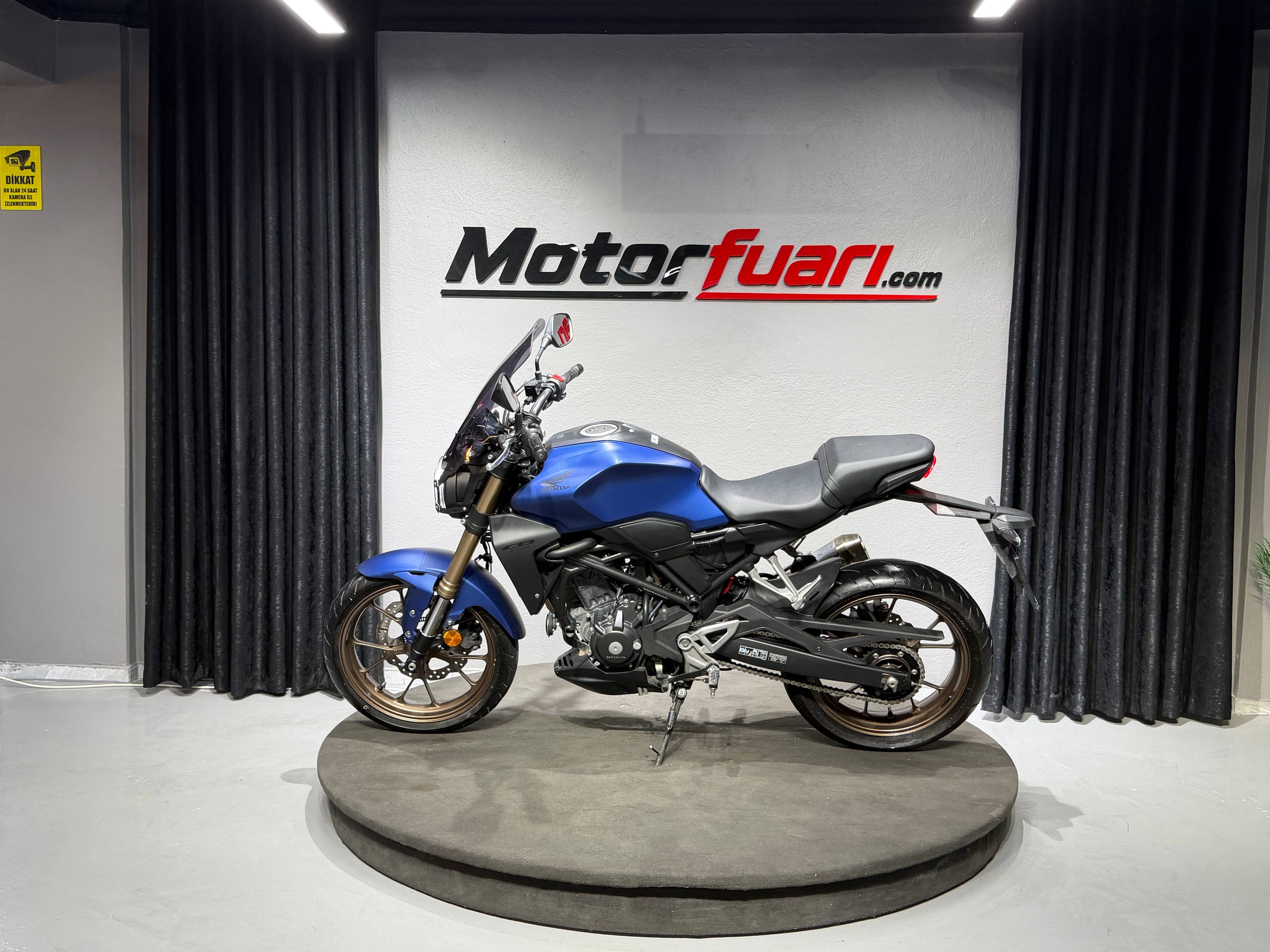 HONDA CB250R 2022