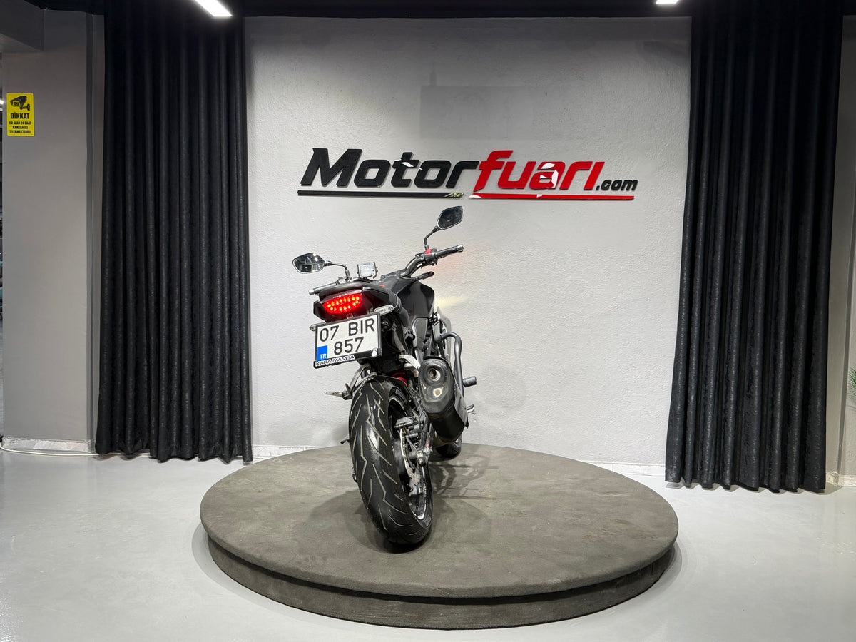 HONDA CB 250R