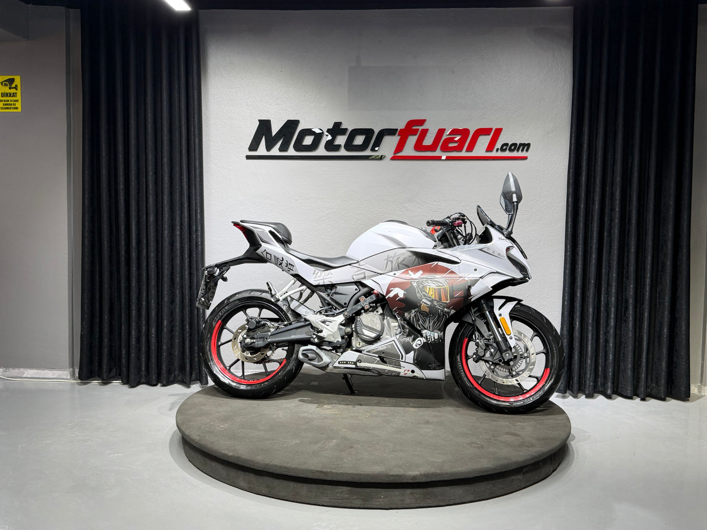 CFMOTO 250SR