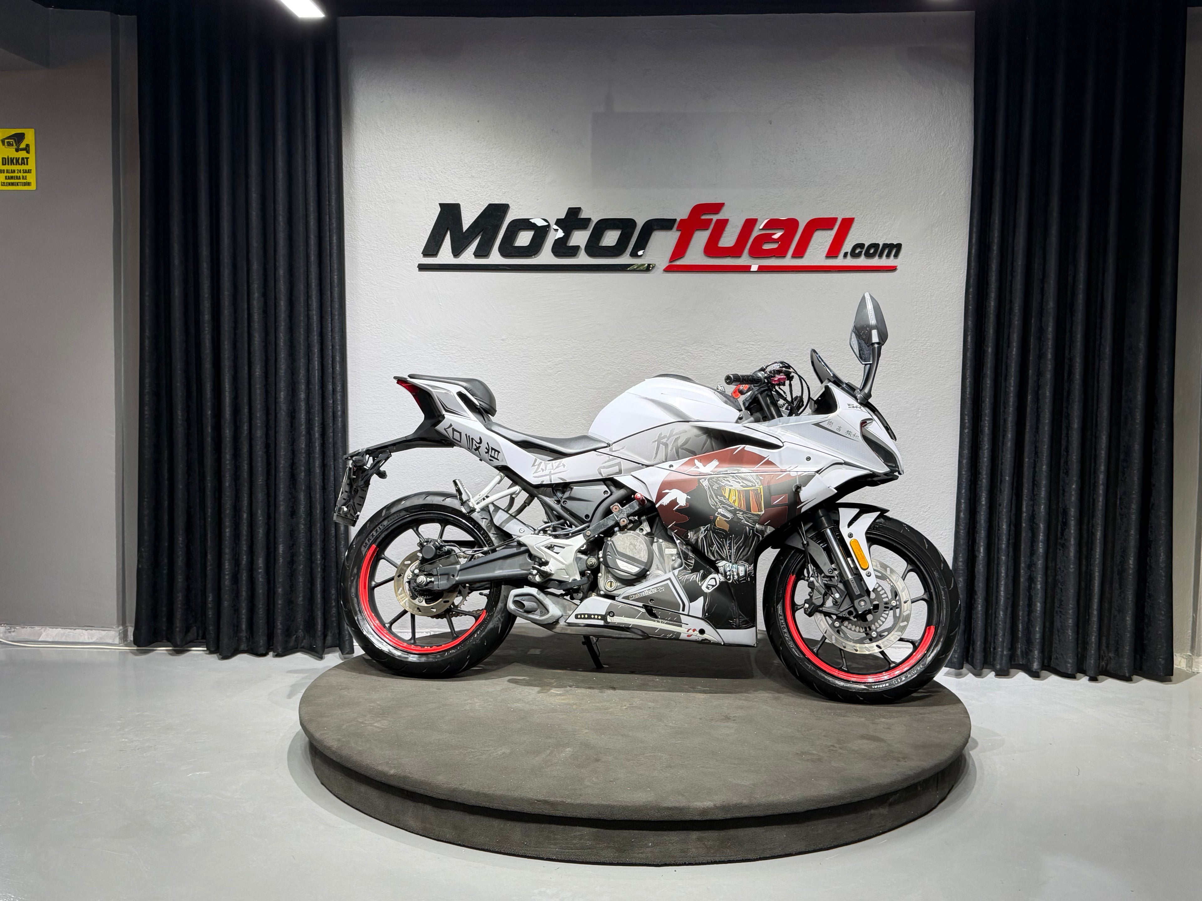 CFMOTO 250SR