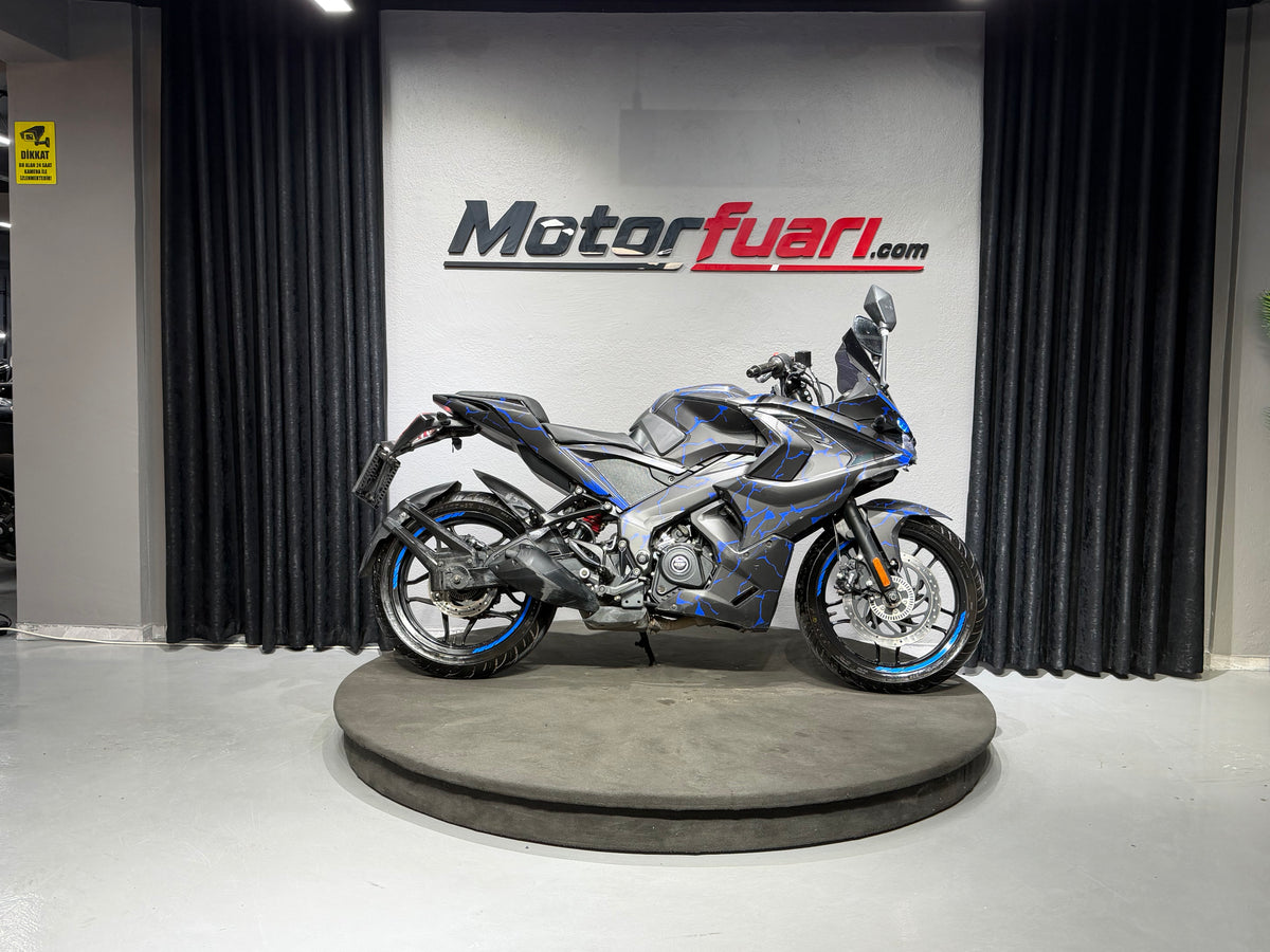 BAJAJ PULSAR RS 200 ABS