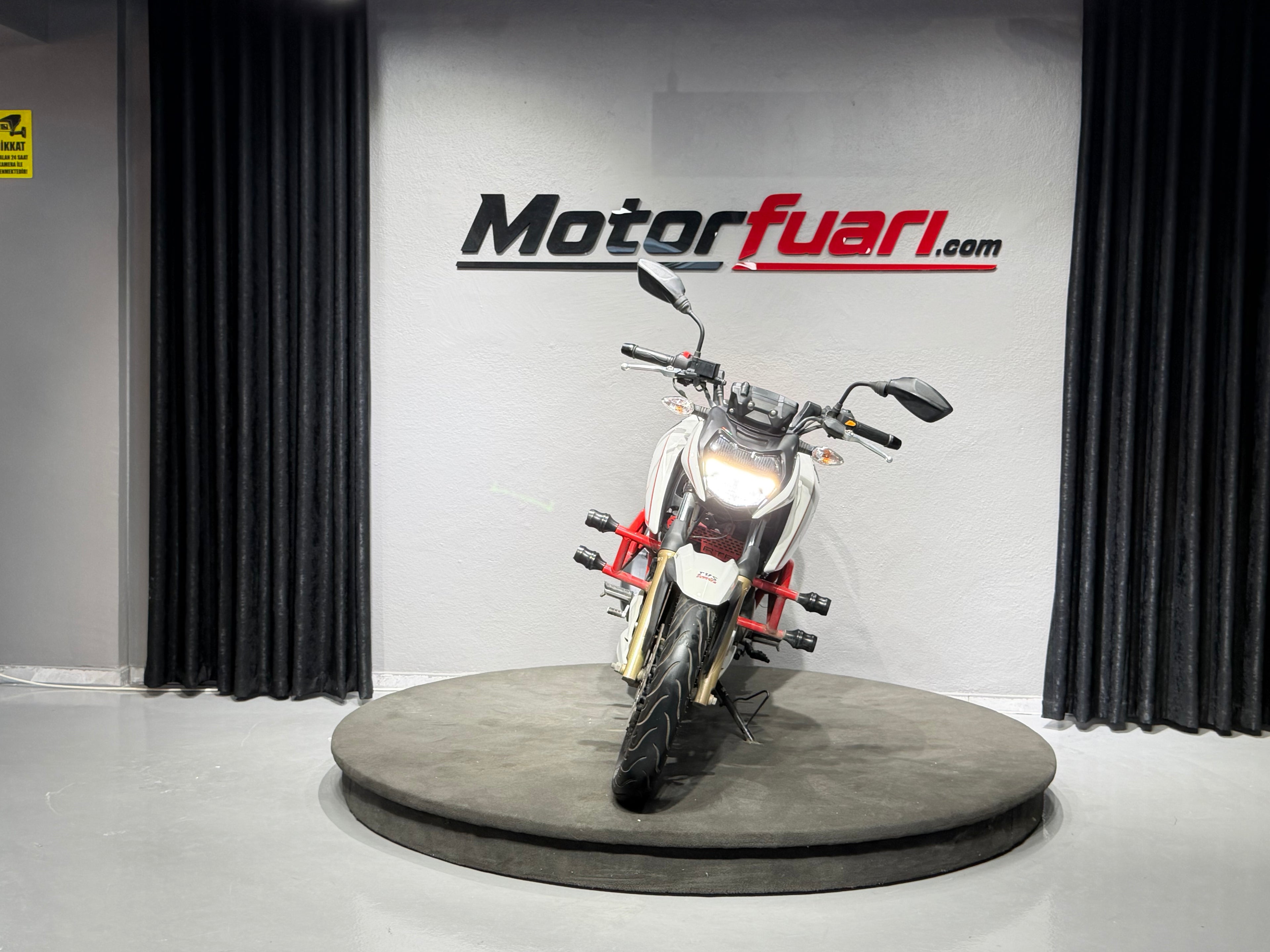 TVS Apache RTR 200