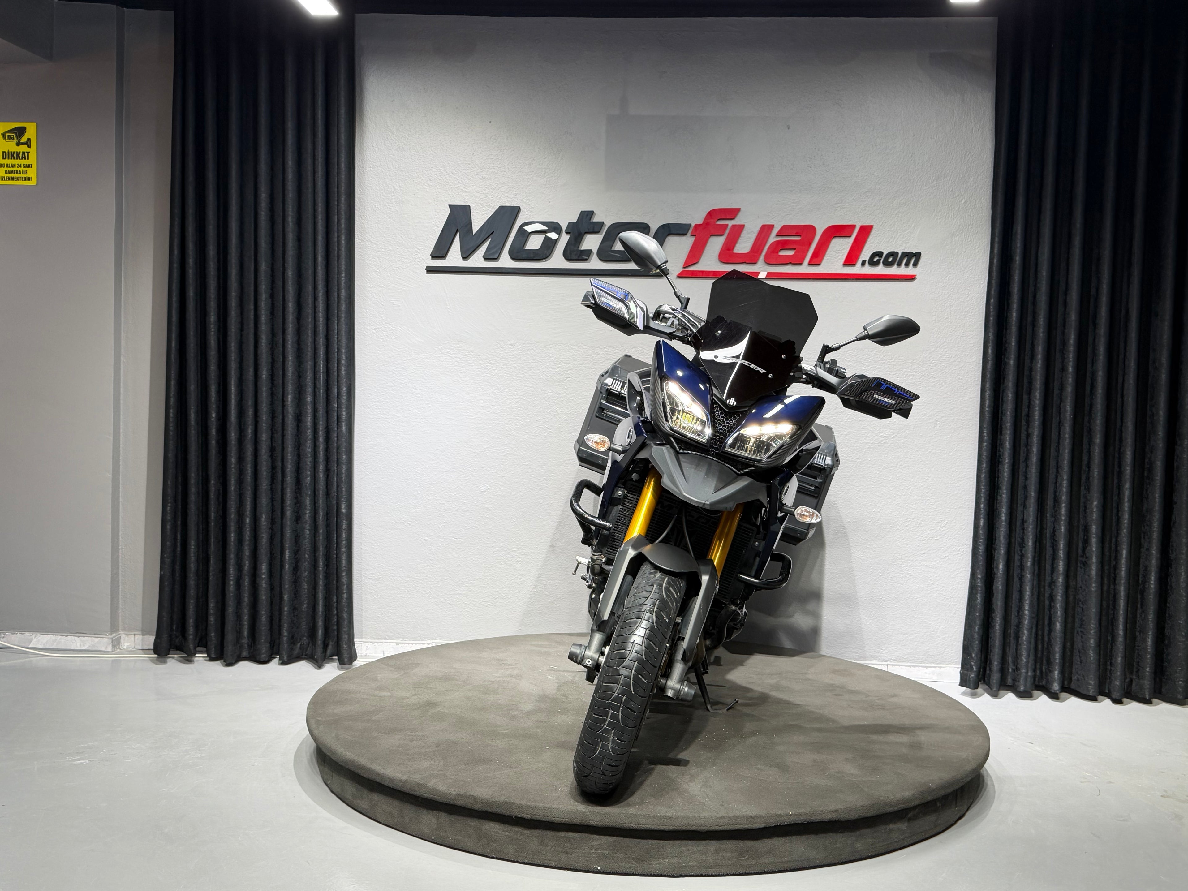 YAMAHA TRACER 9