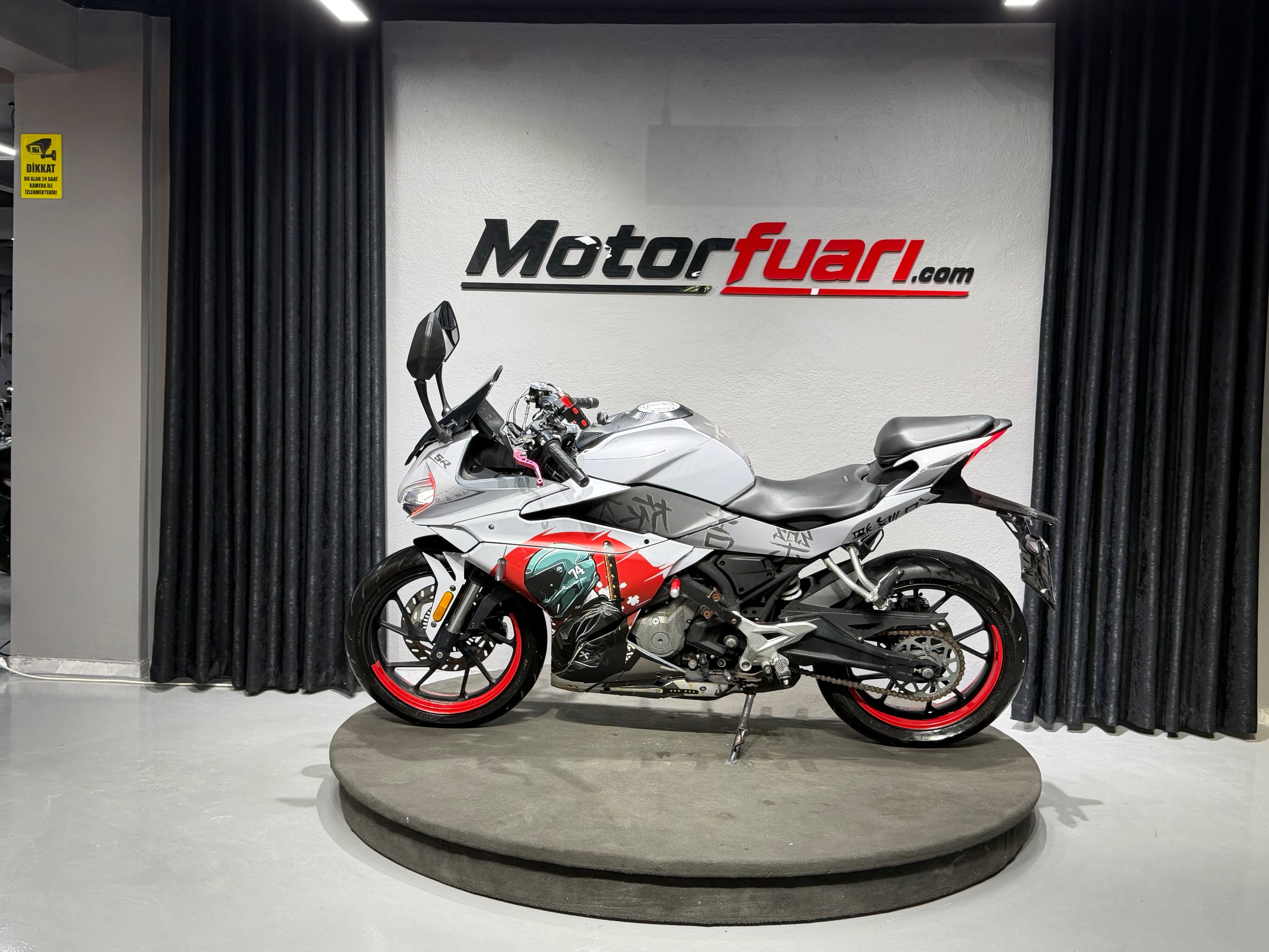 CFMOTO 250SR