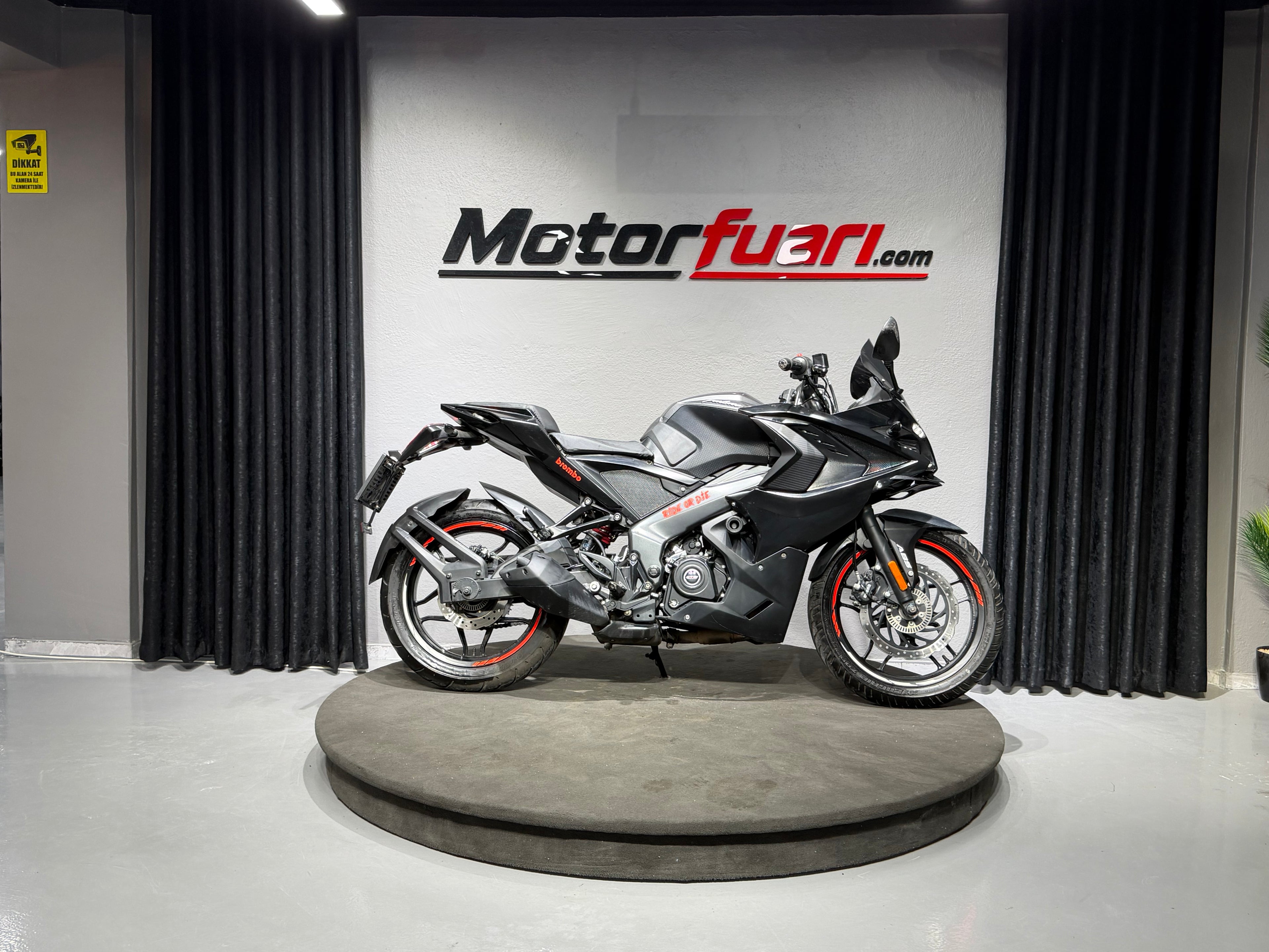 PULSAR RS-200 ABS 2024