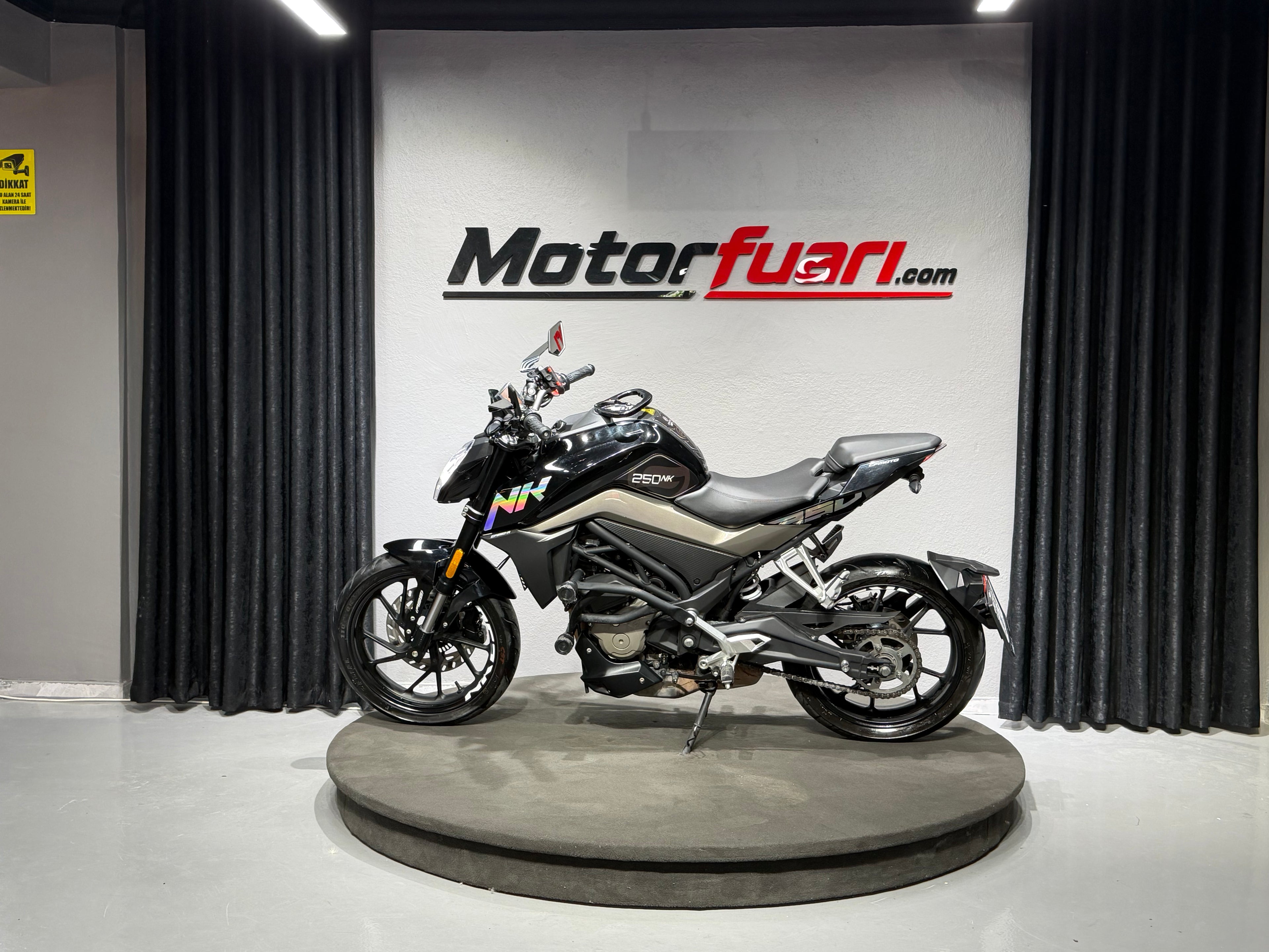 CFMOTO 250NK 2022