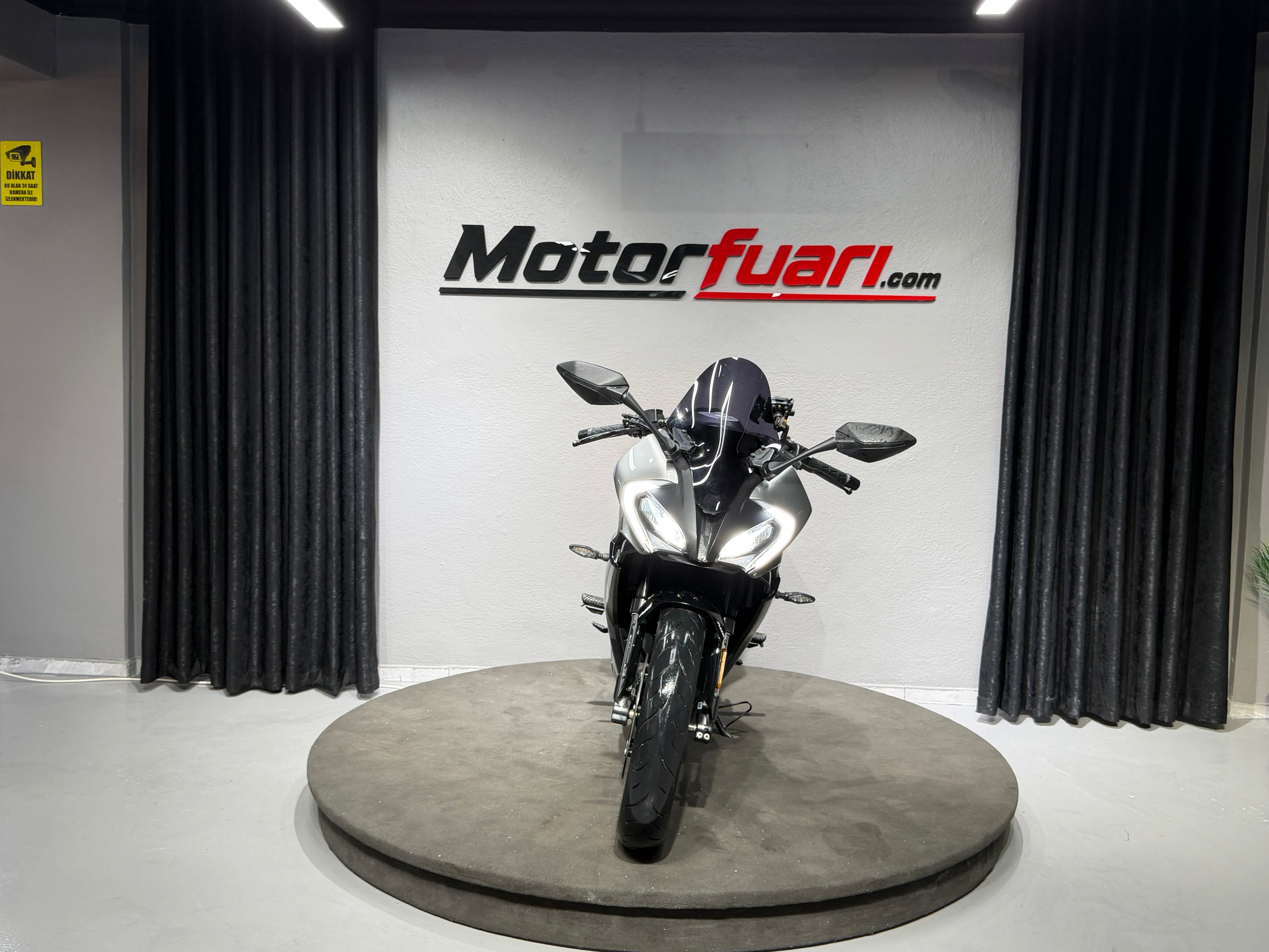 CFMOTO 250SR 2024