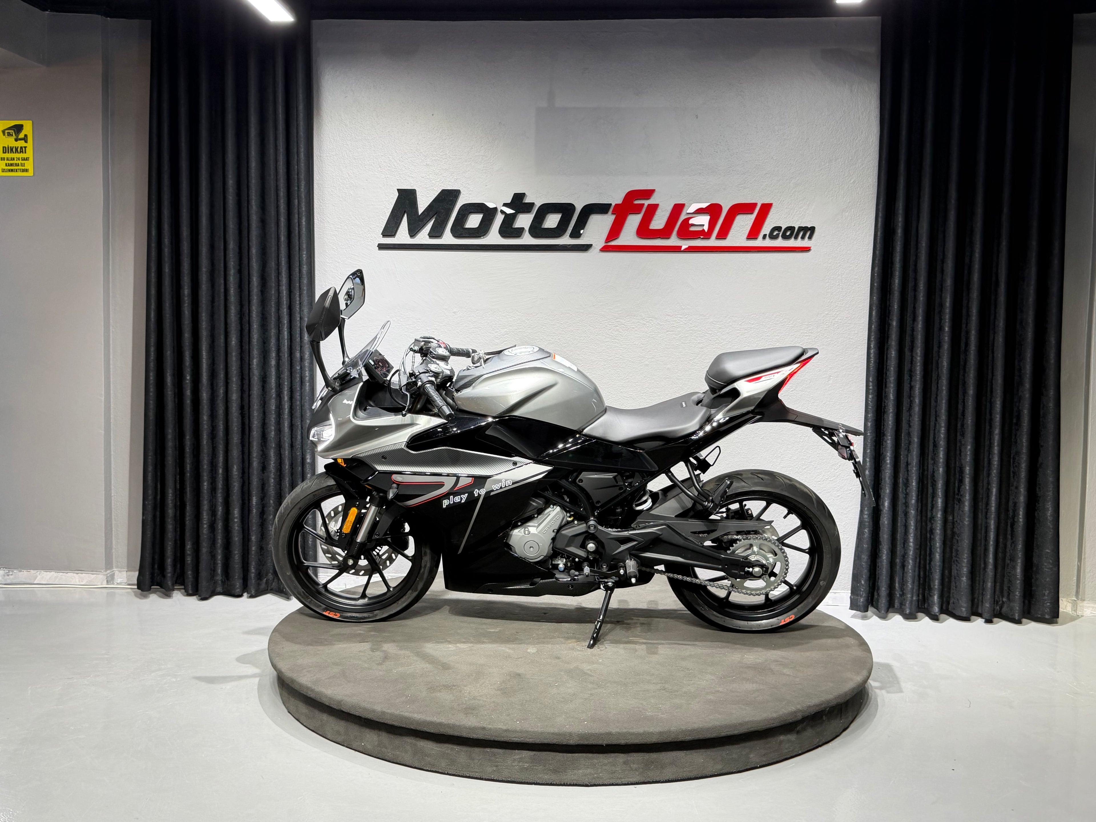 CFMOTO 250 SR     (SIFIR)