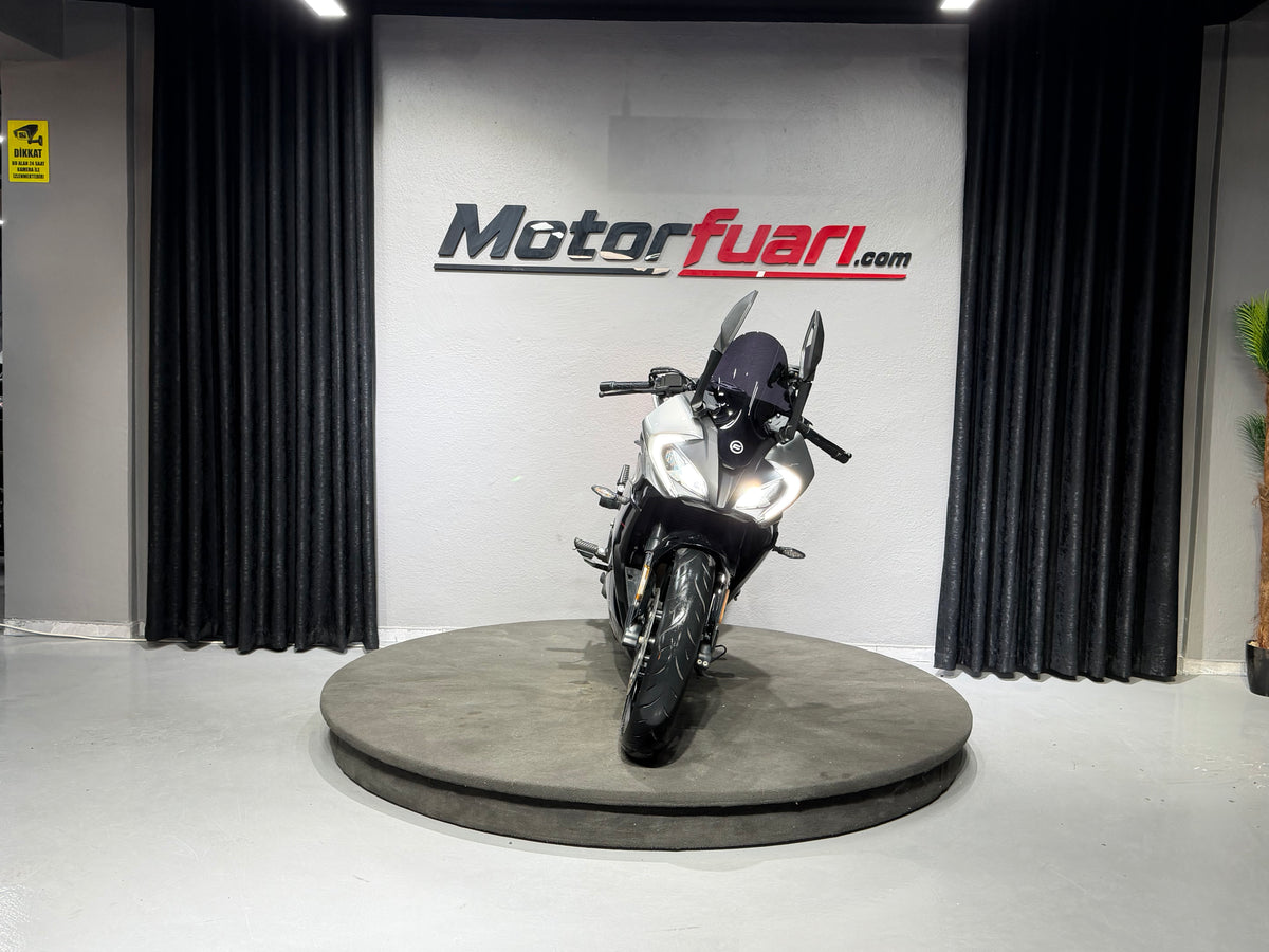 CFMOTO 250 SR