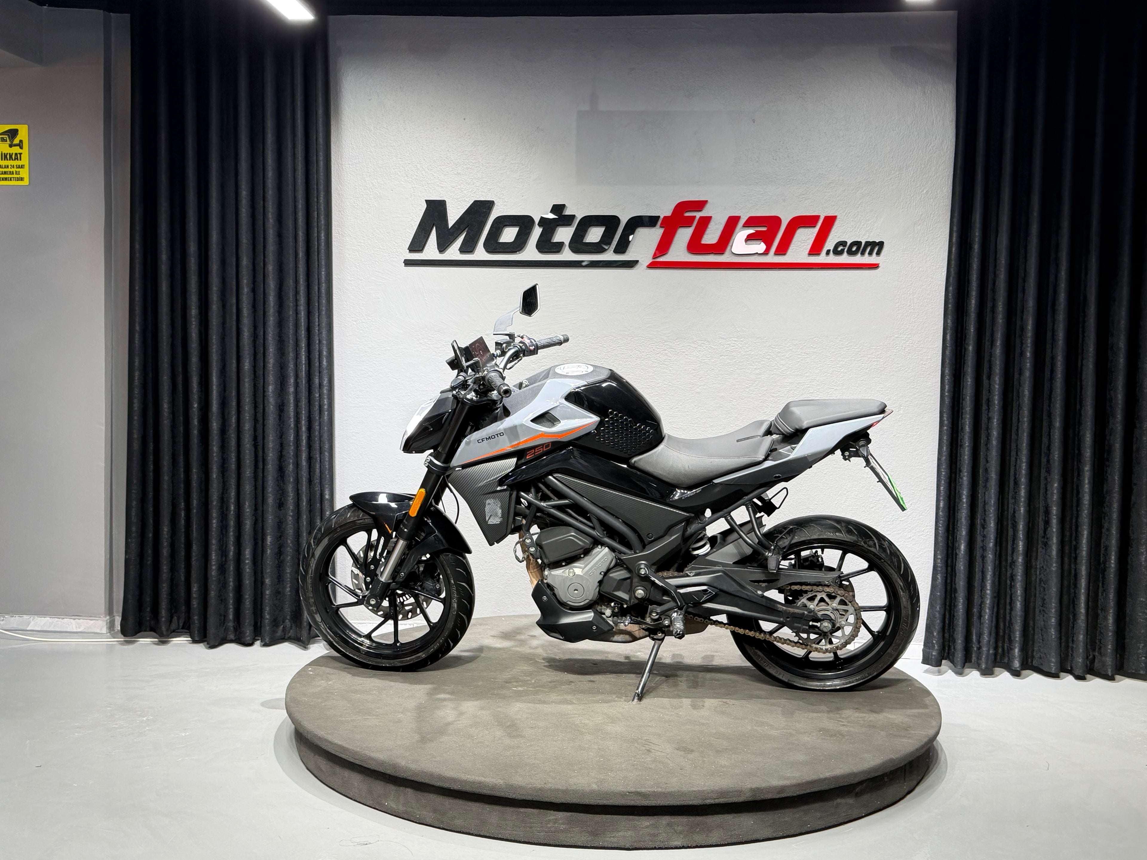 CFMOTO 250NK 2024