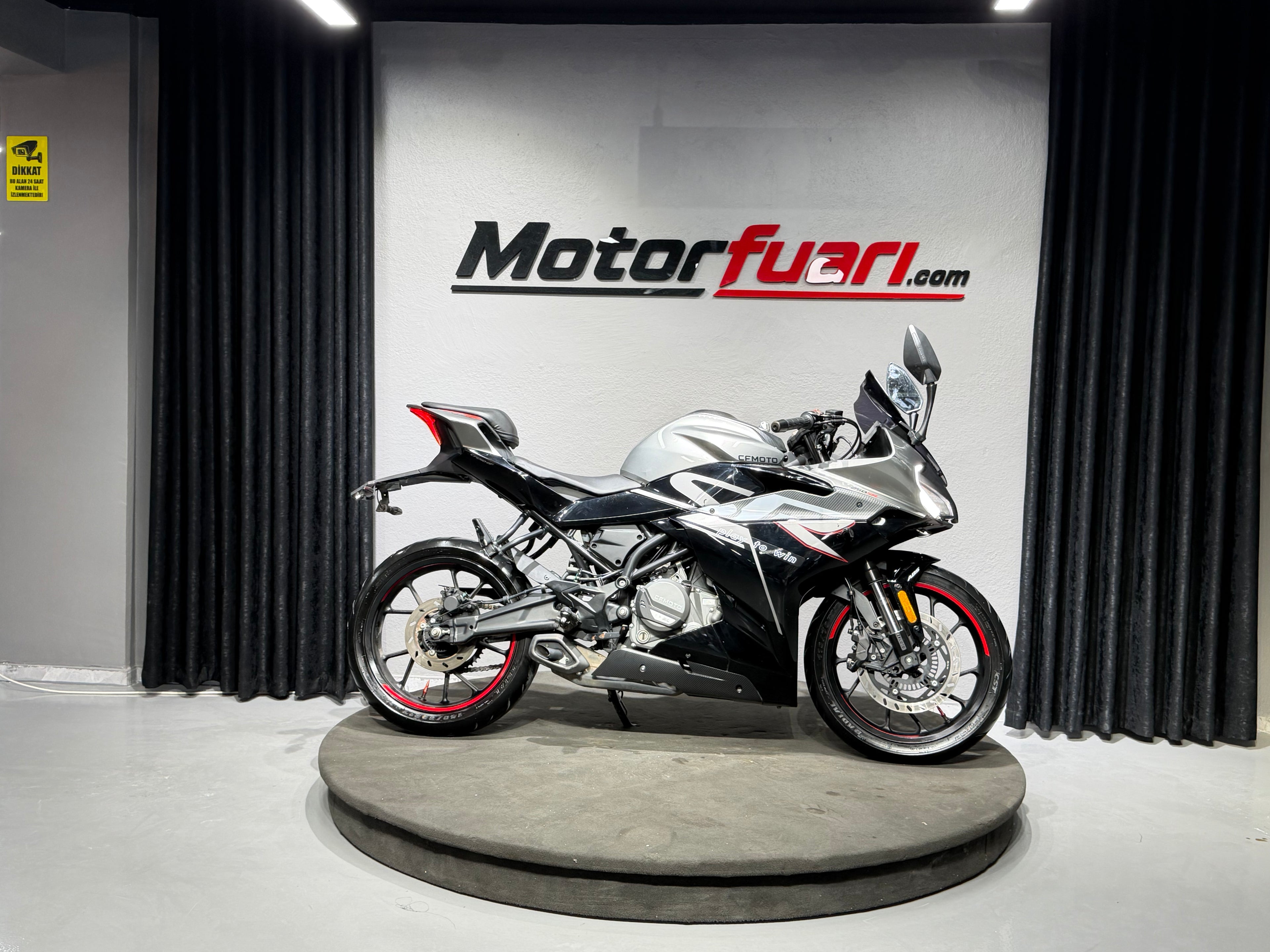 CFMOTO 250SR