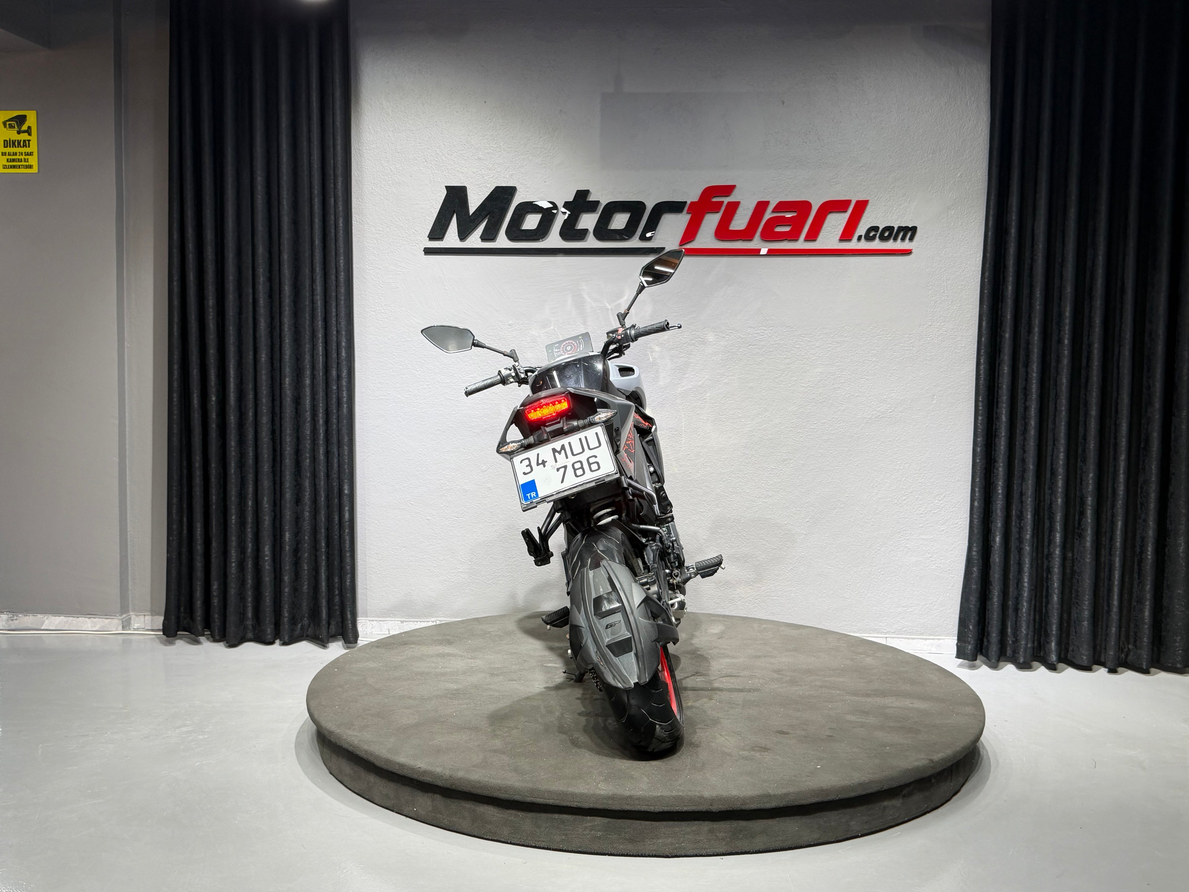 CFMOTO 250 NK 2023