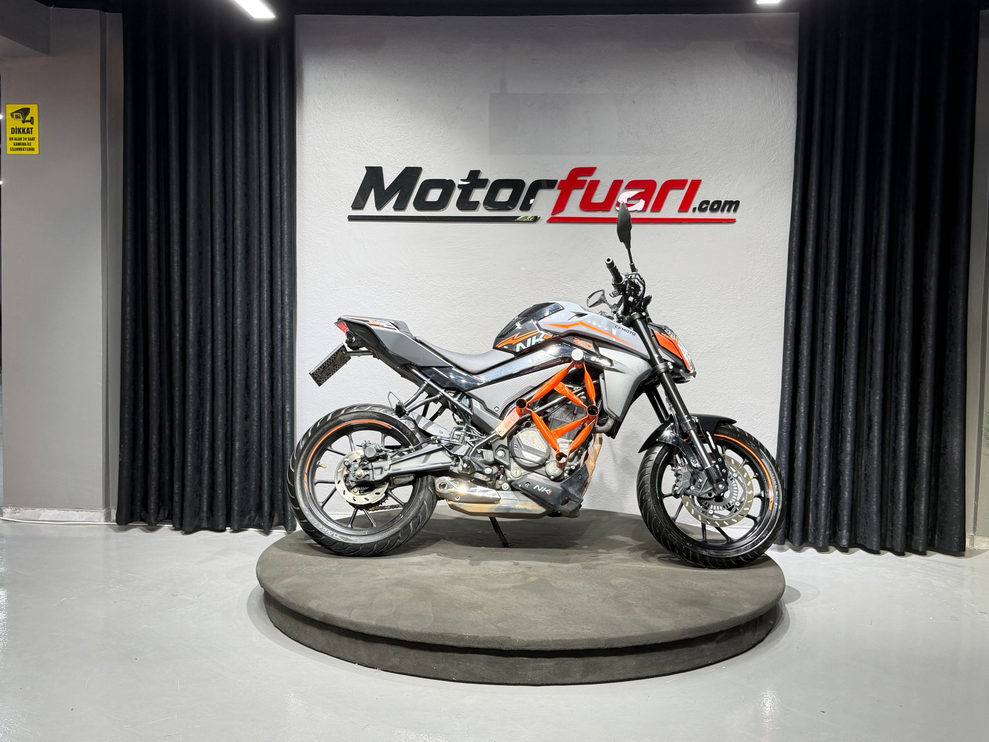 CFMOTO 250NK 2024