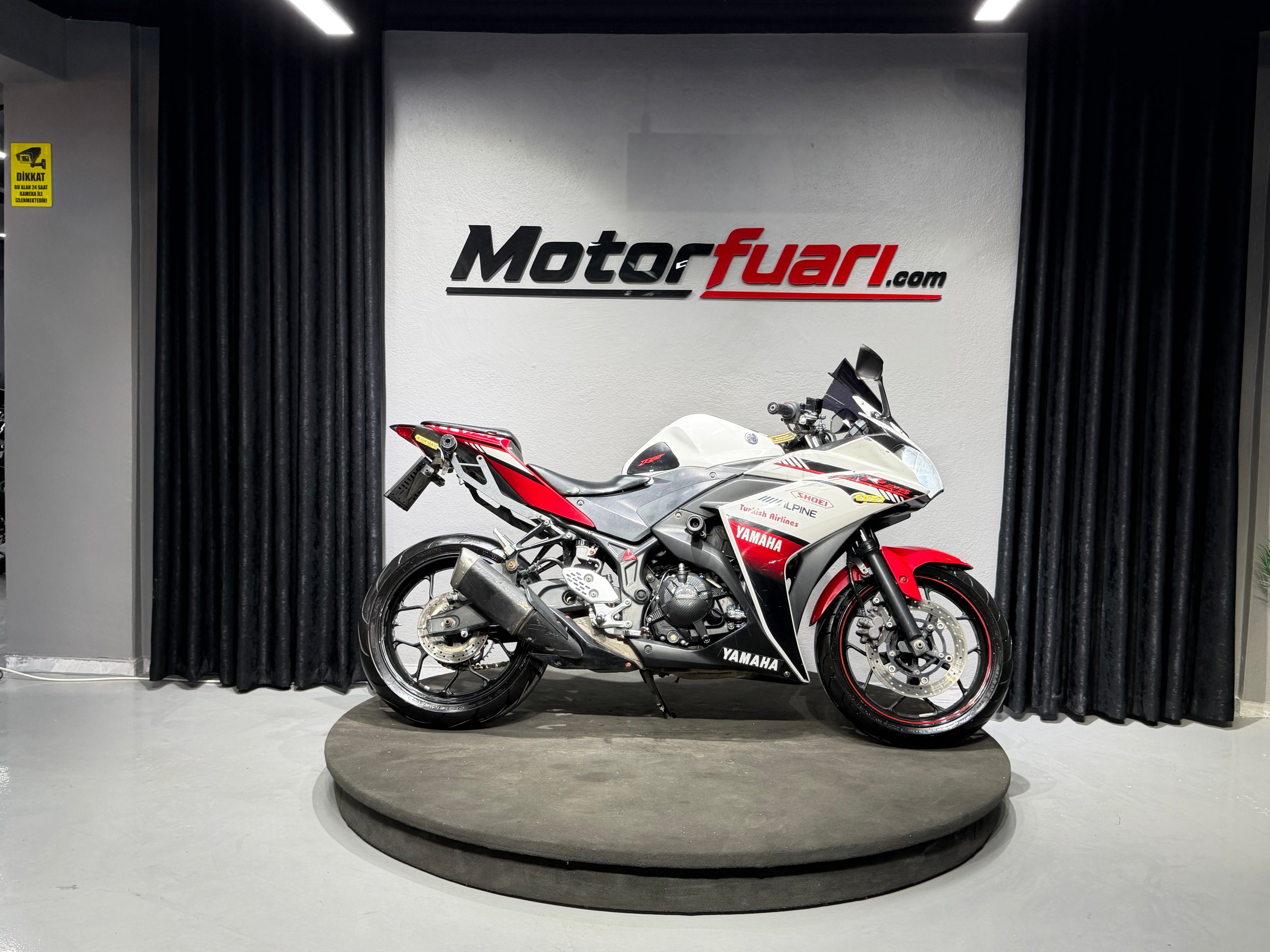 YAMAHA YZF R-25 2016