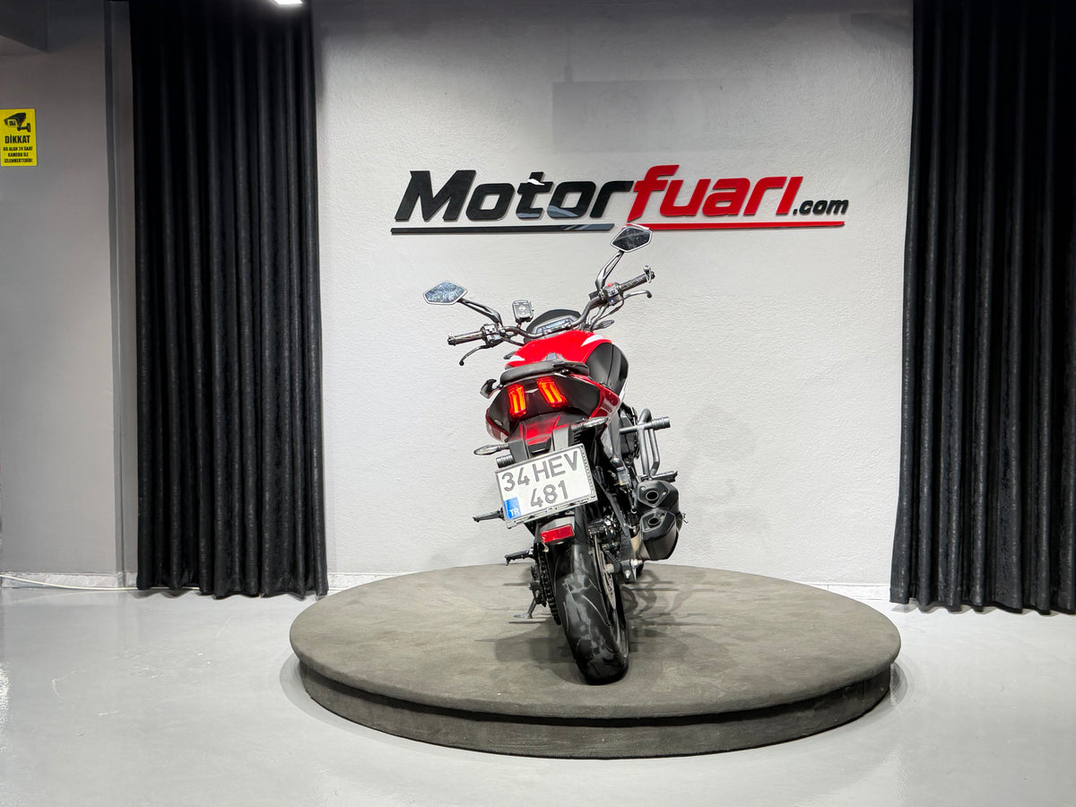 BAJAJ DOMINAR 250D