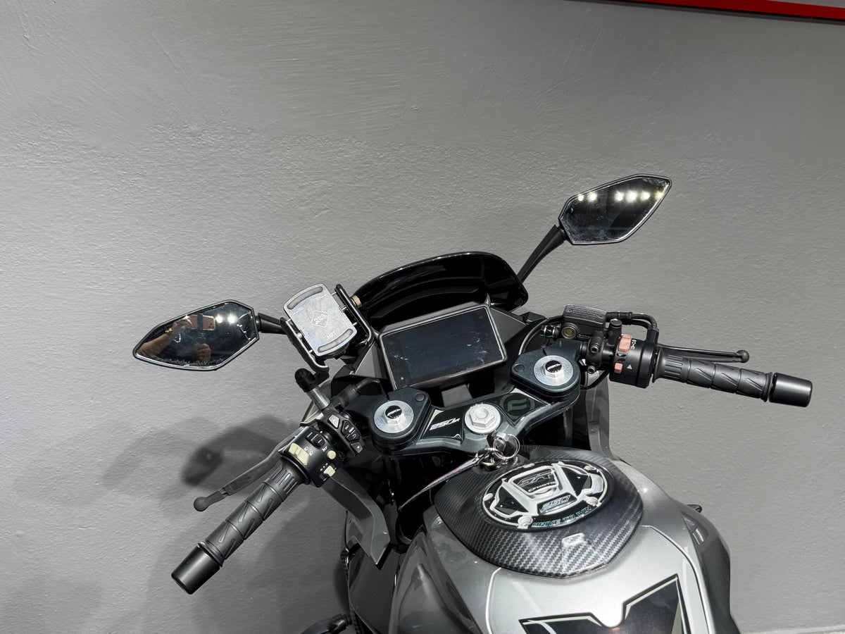 CFMOTO 250SR