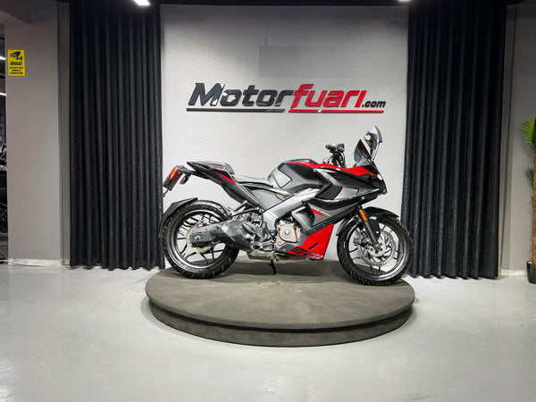 BAJAJ PULSAR RS 200 UG