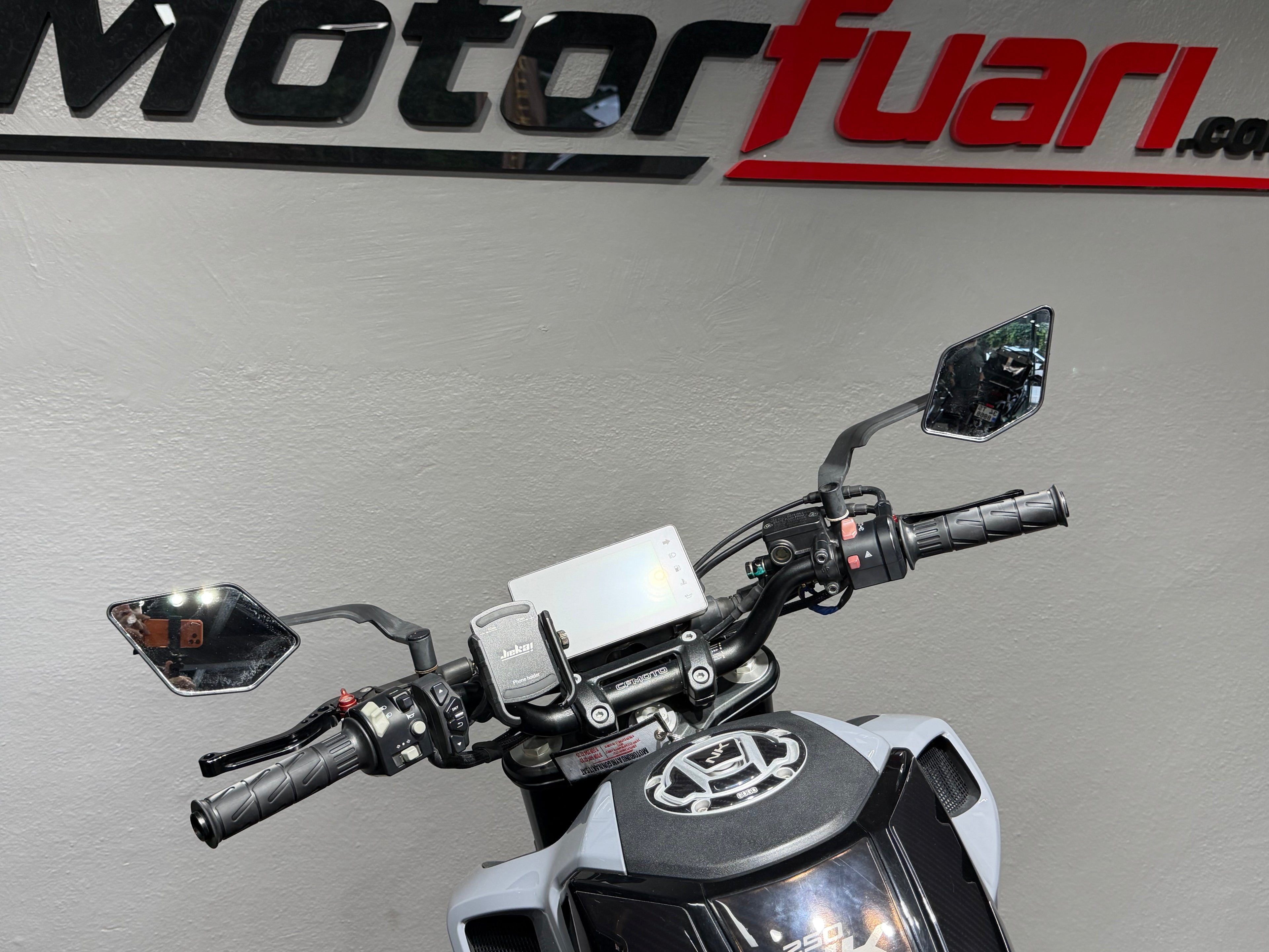 CFMOTO 250 NK 2023