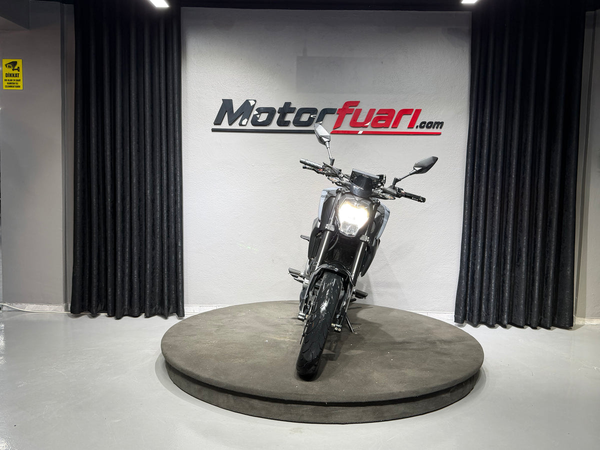CFMOTO 250NK 2025