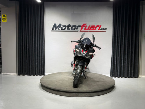 BAJAJ PULSAR RS 200 UG