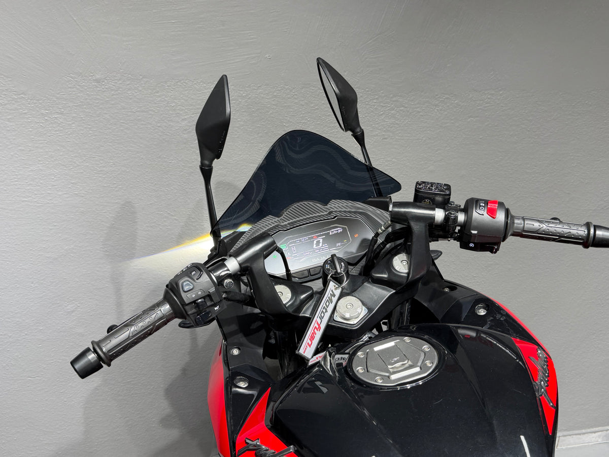 BAJAJ PULSAR RS 200 UG