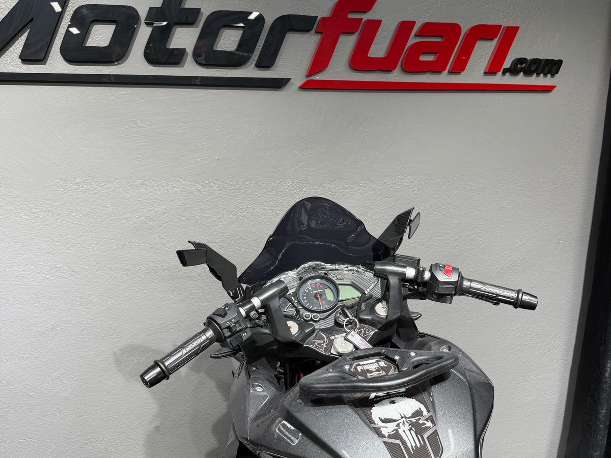 BAJAJ PULSAR RS 200 ABS