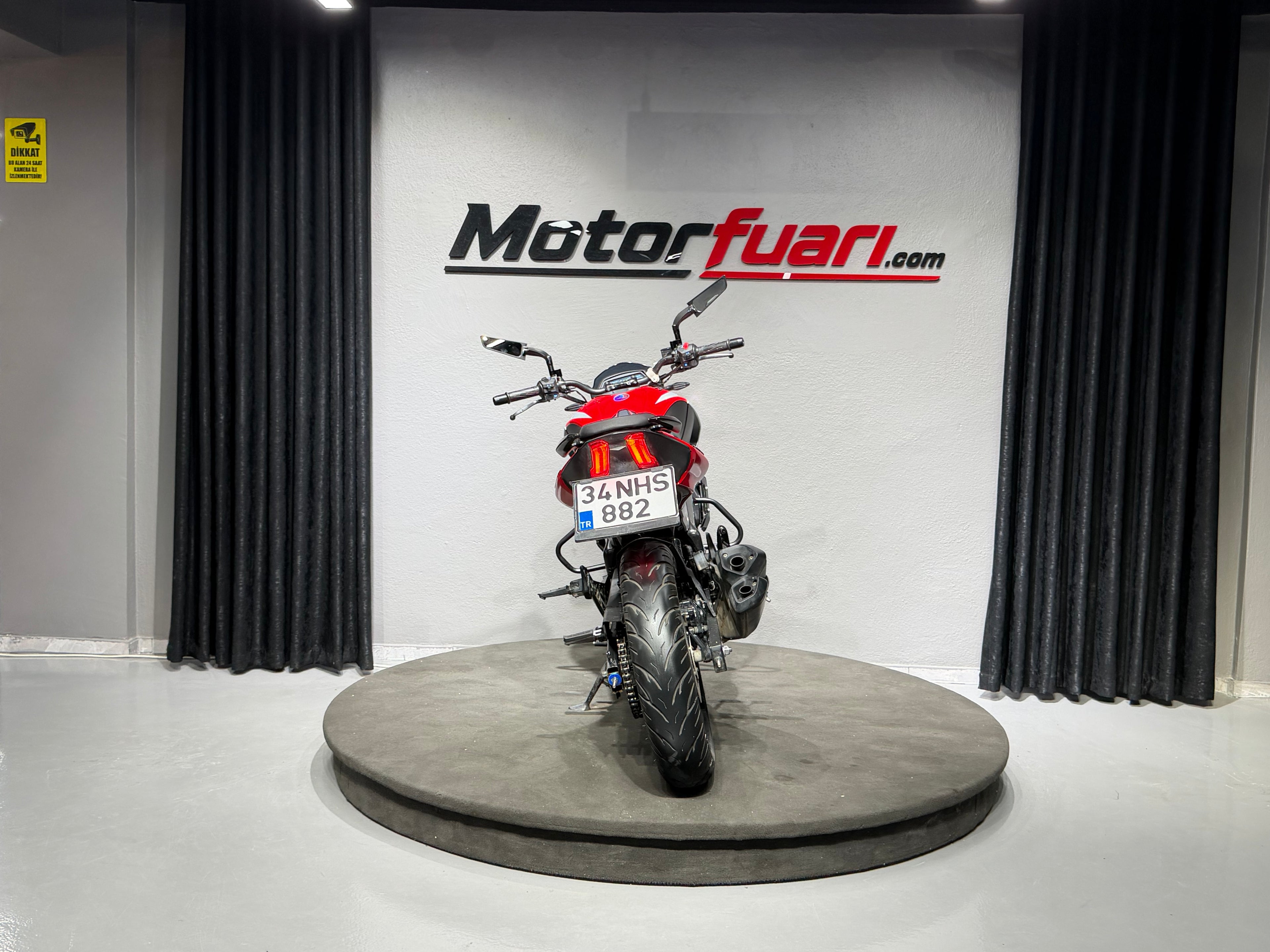 BAJAJ DOMINAR 250D
