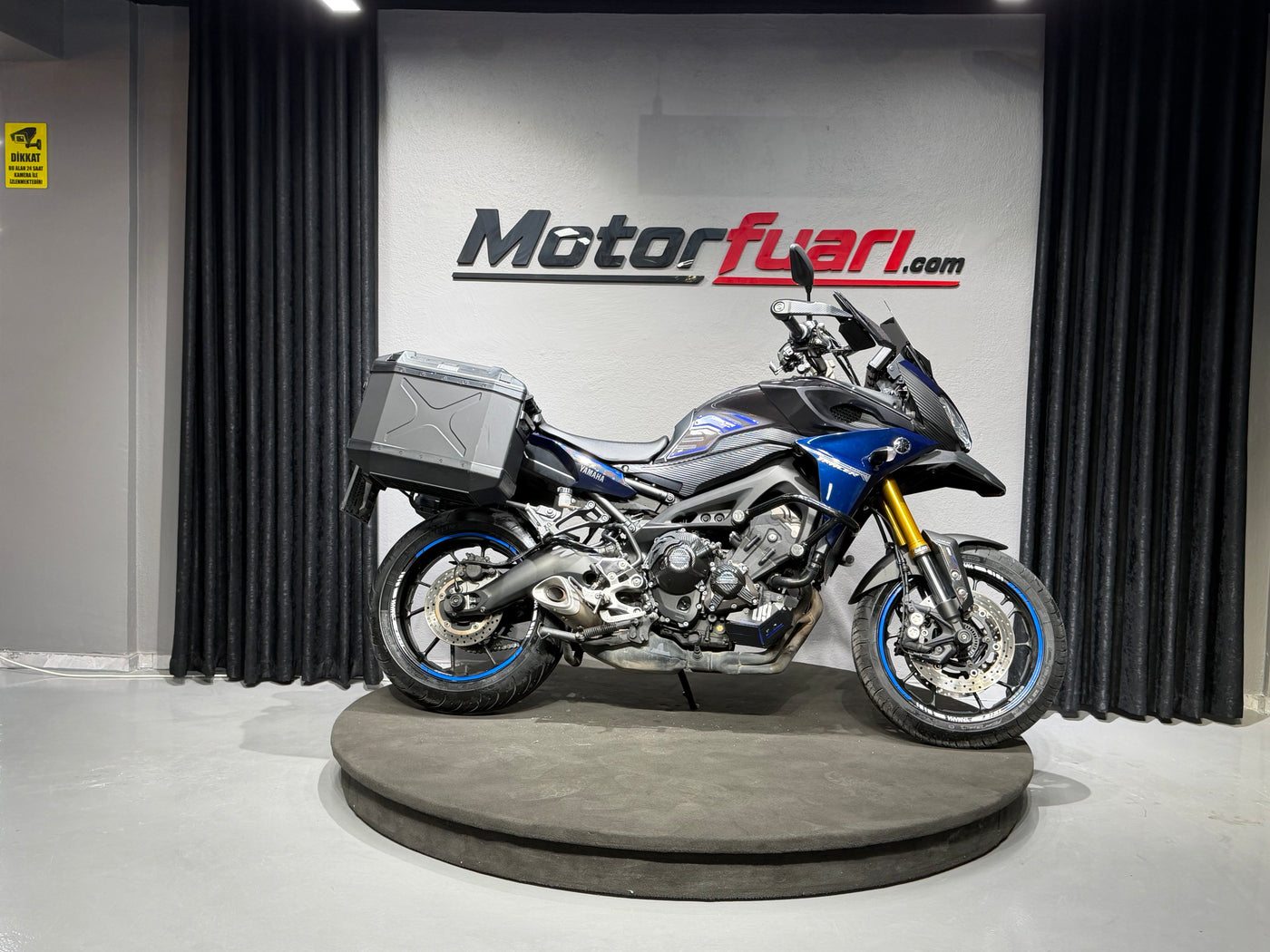 YAMAHA TRACER 900
