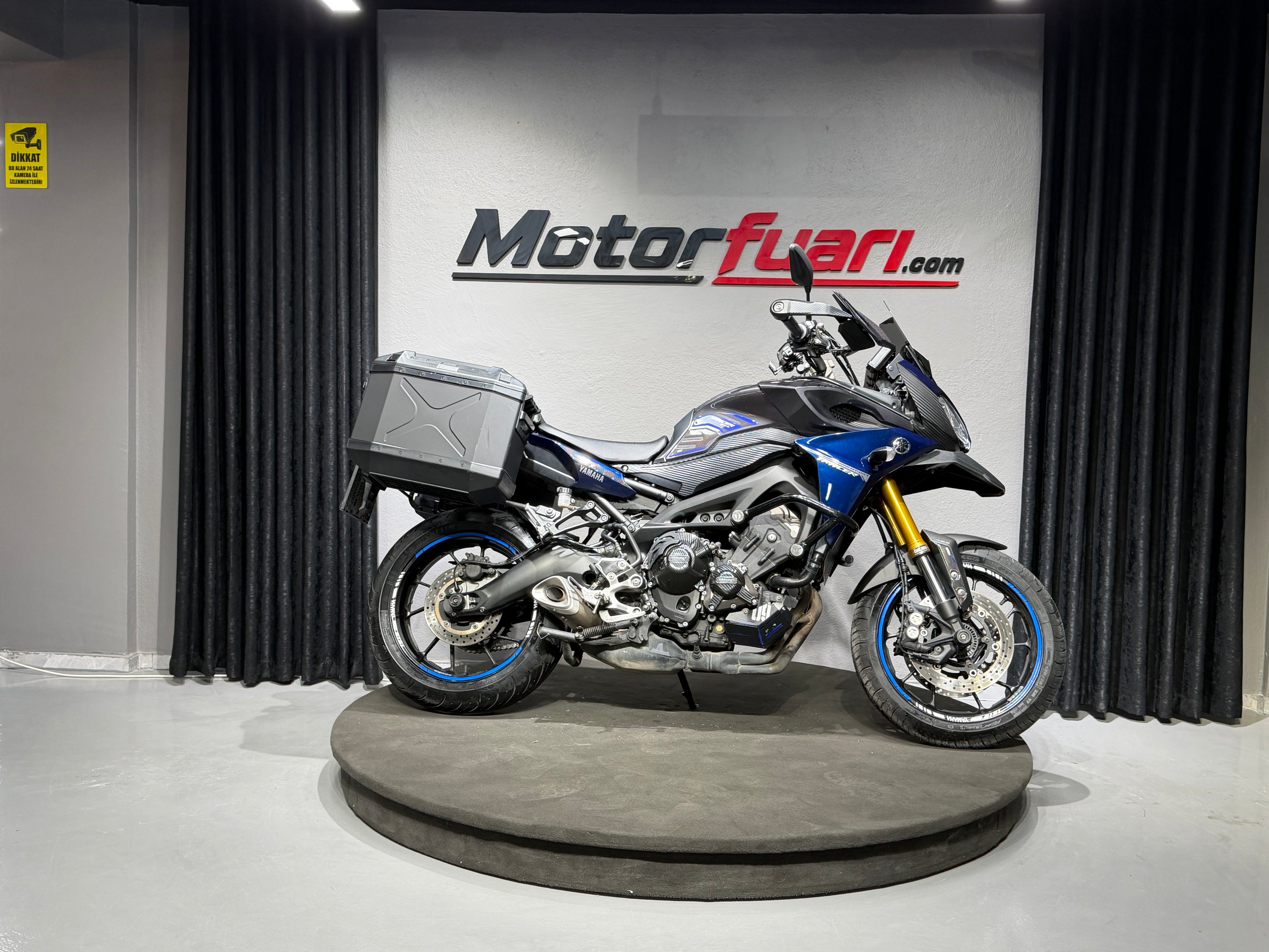 YAMAHA TRACER 9