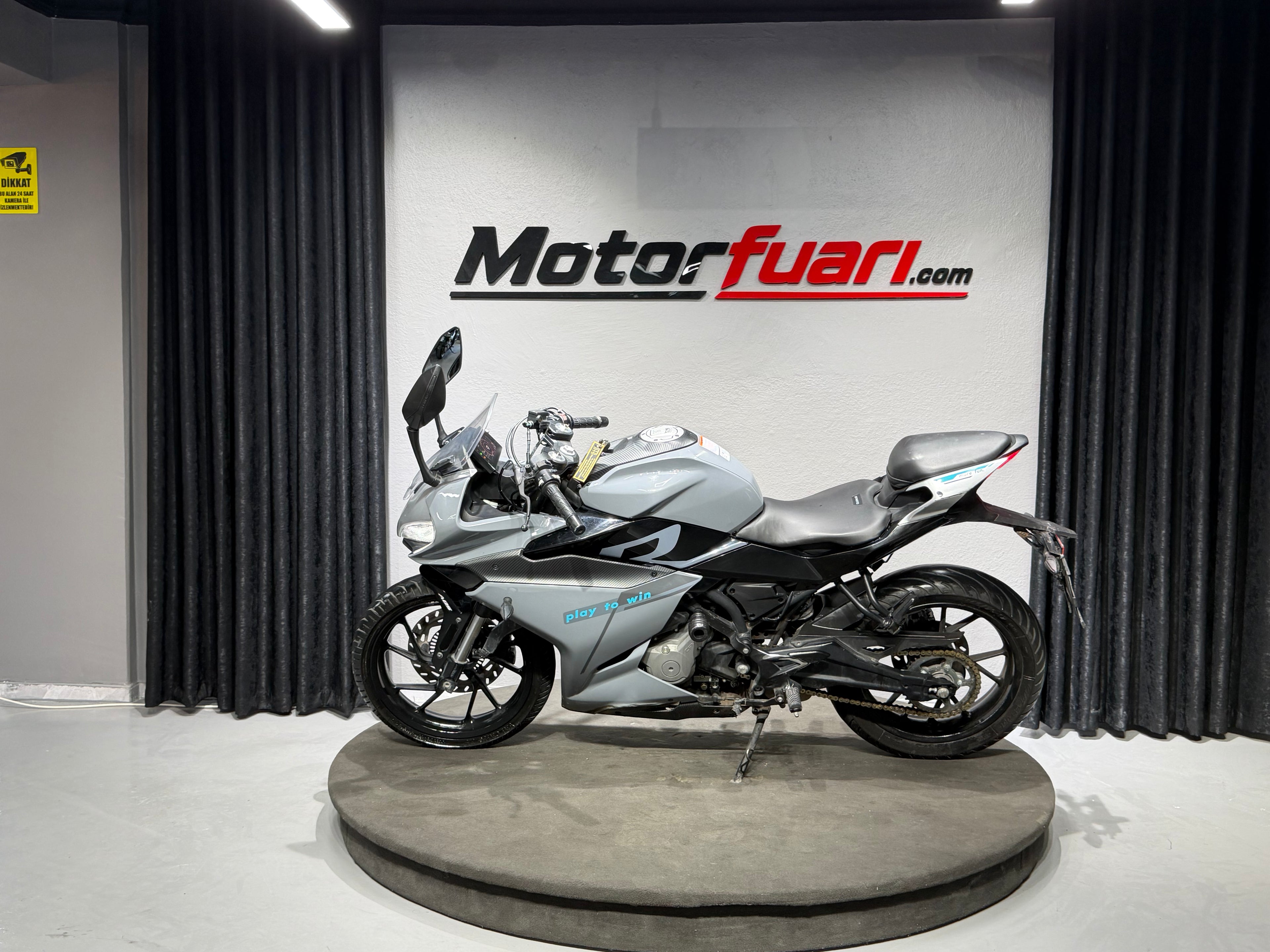 CFMOTO 250SR 2024
