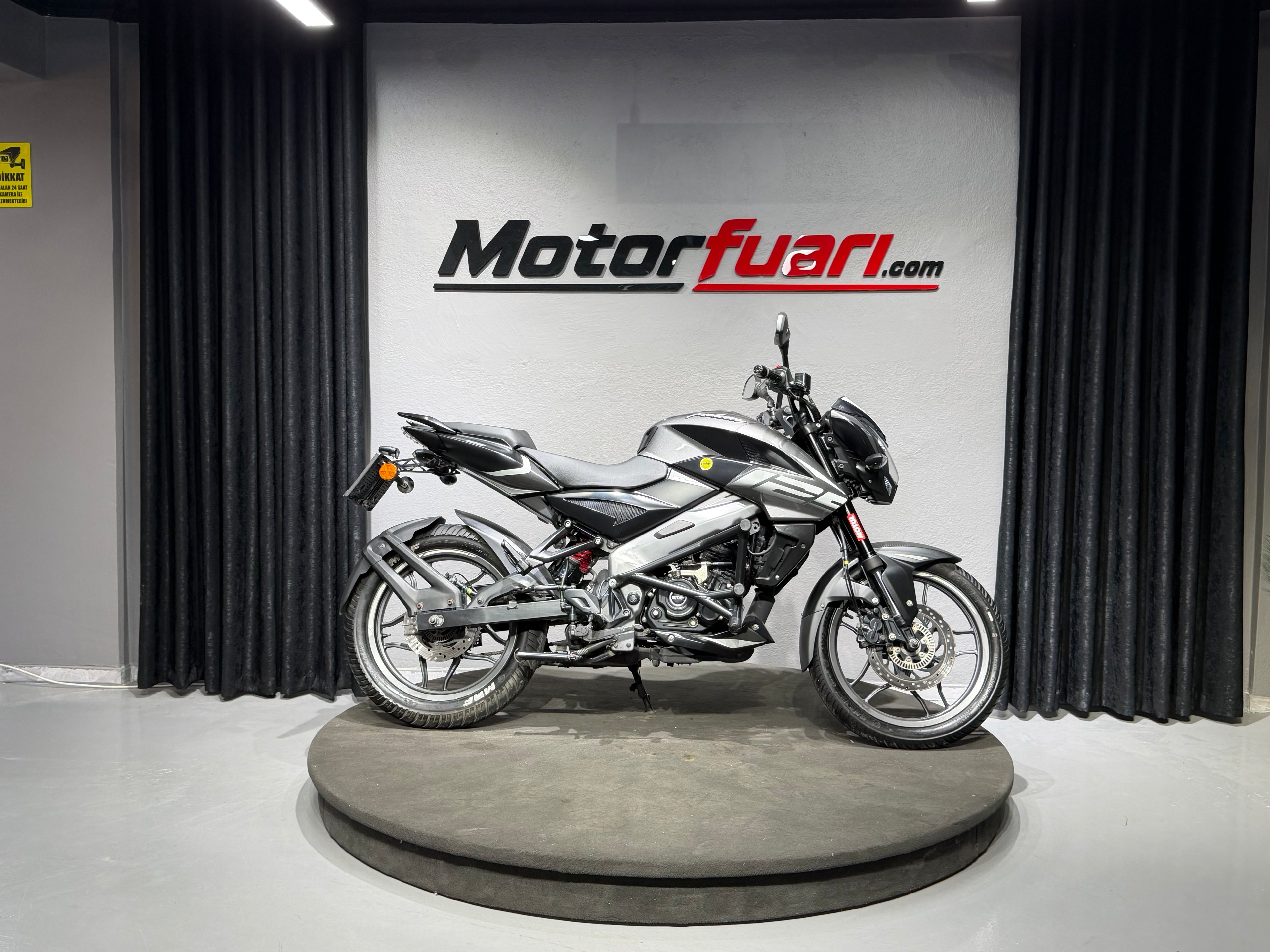 BAJAJ PULSAR NS-125 ABS