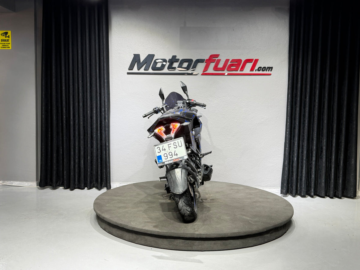 BAJAJ PULSAR RS 200 ABS