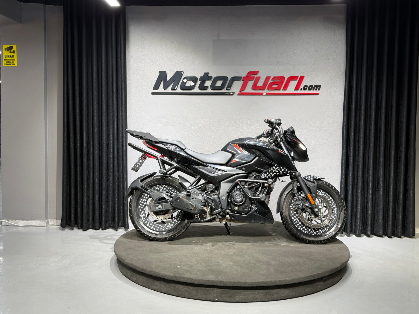 BAJAJ N250 2023