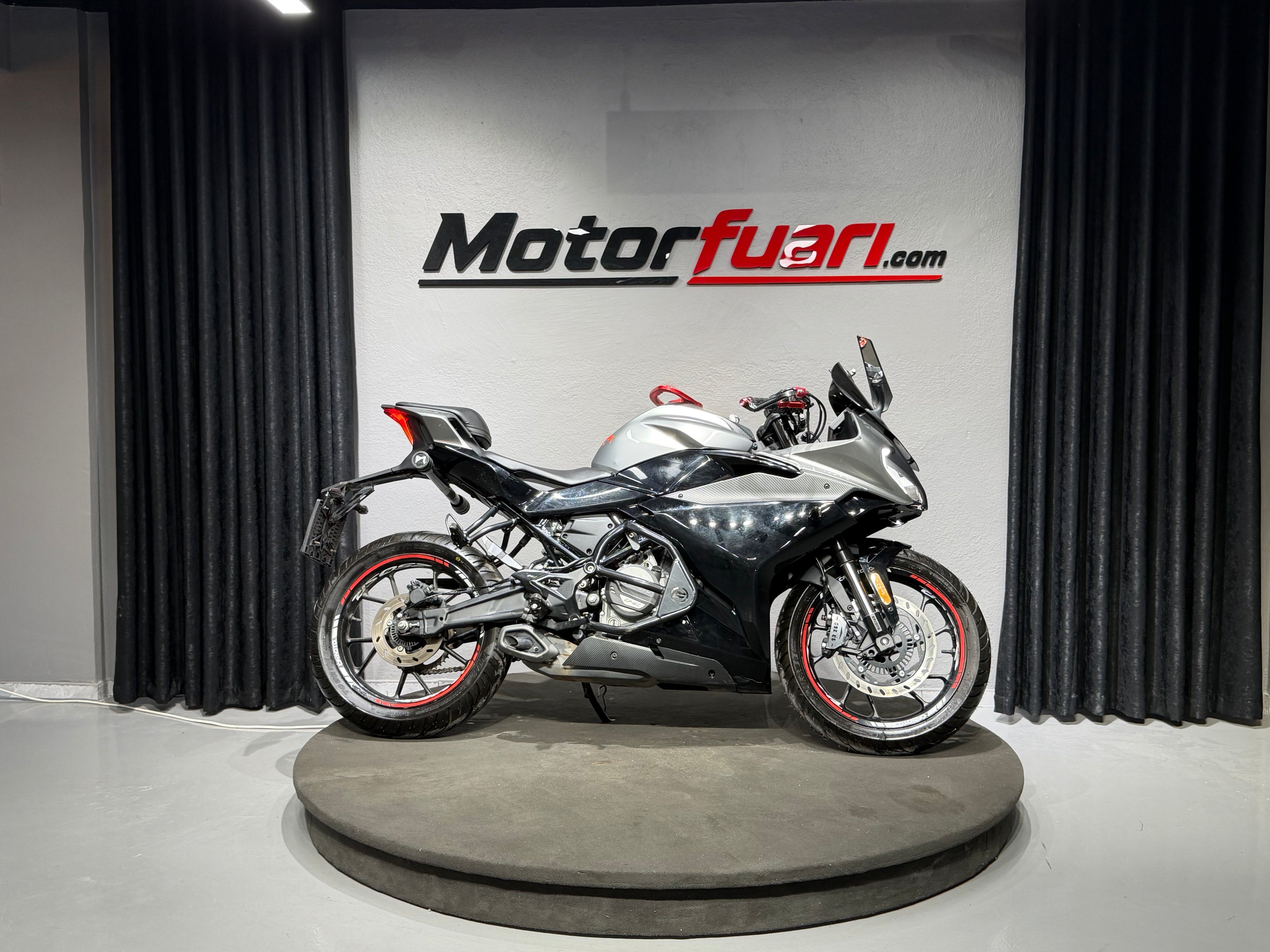 CFMOTO 250SR 2024