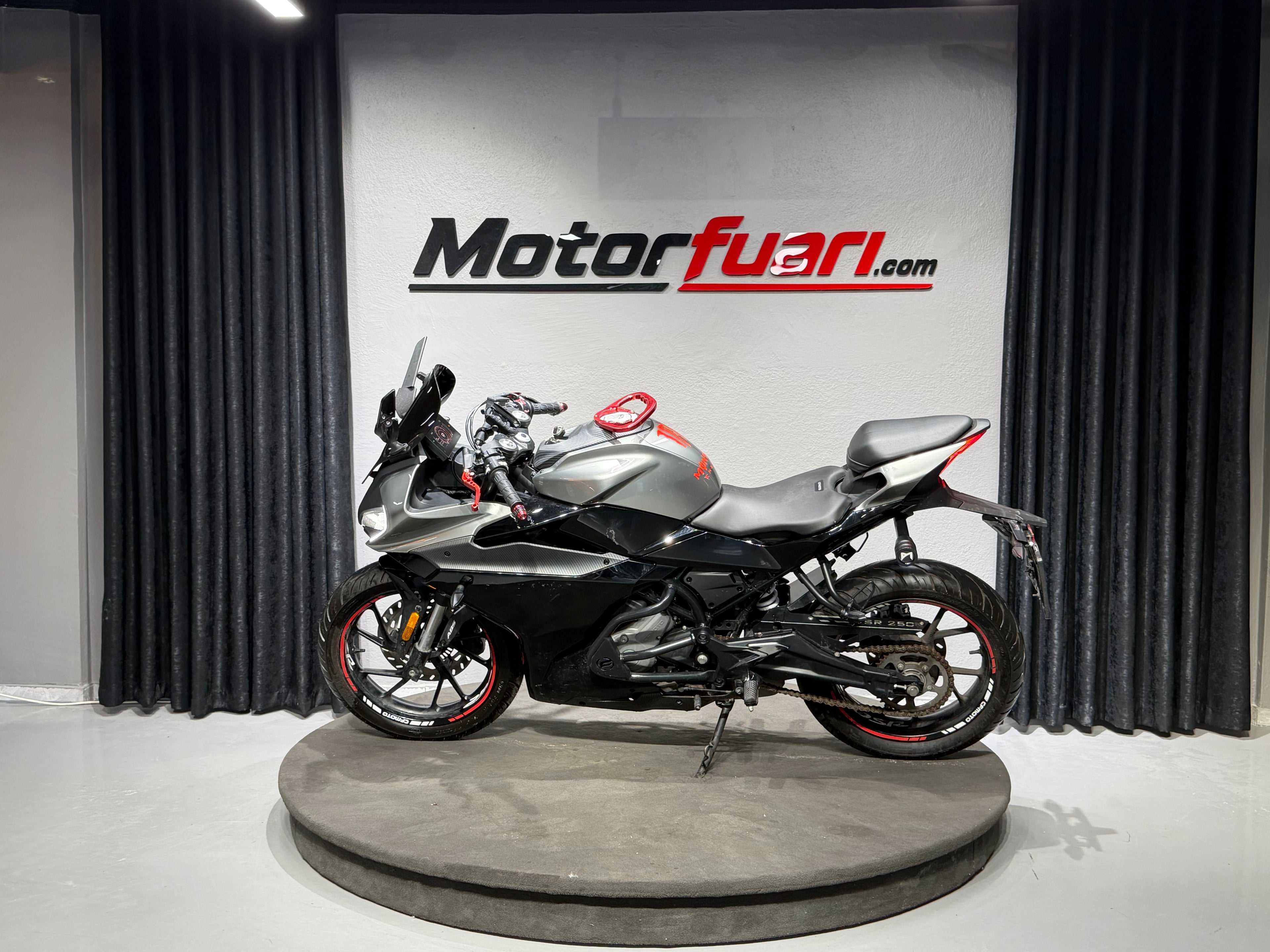 CFMOTO 250SR 2024
